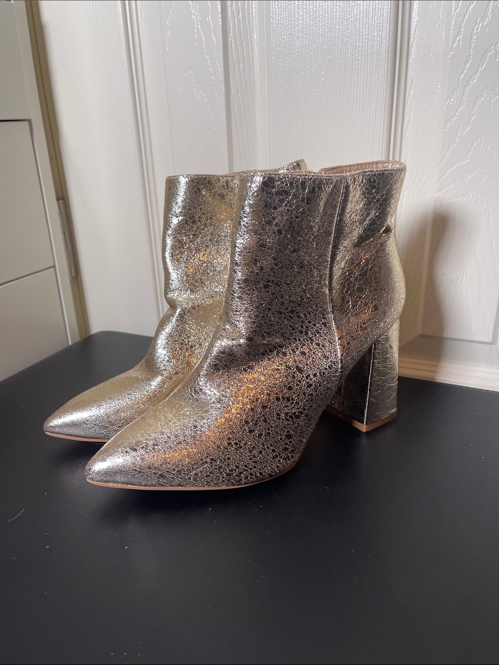 ShuShop Metallic Crackle Pointed Ankle Boots - Silver